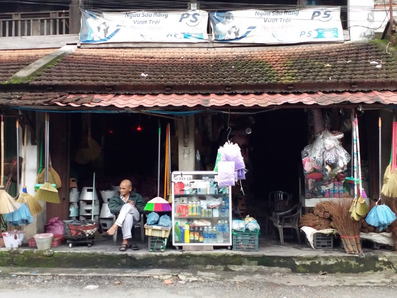 can-canh-nhung-ngoi-nha-co-chay-dua-voi-thoi-gian-o-pho-co-bao-vinh