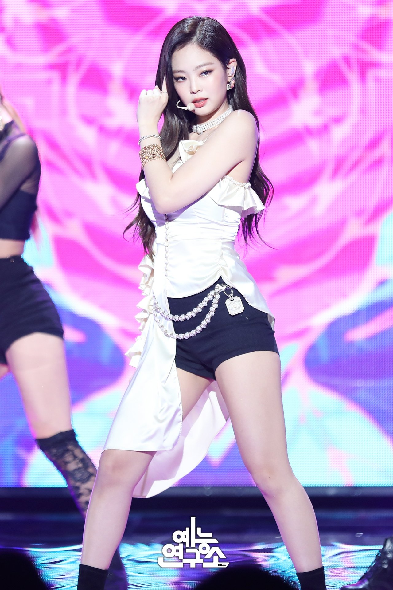 181201-mbc-music-core-jennie-solo-official-4