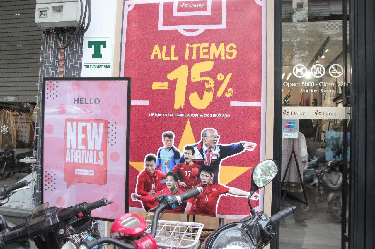 an-theo-chung-ket-aff-cup-2018-nhieu-cua-hang-mo-sale-kiem-boi-tien