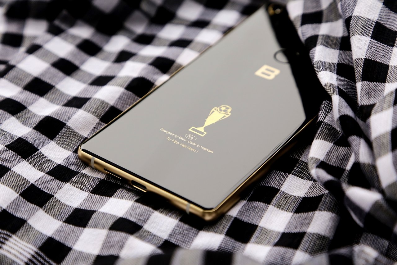 bkav-ra-mat-bphone-3-tu-hao-viet-nam-dong-hanh-cung-tuyen-quoc-gia