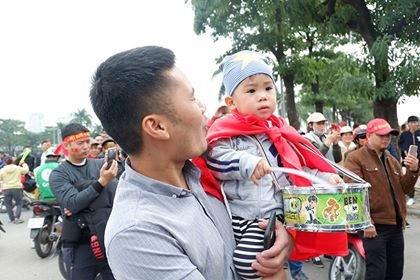 truc-tiep-hang-nghin-cdv-bat-dau-khuay-dao-my-dinh-co-vu-chung-ket-aff-cup-viet-nam-vs-malaysia