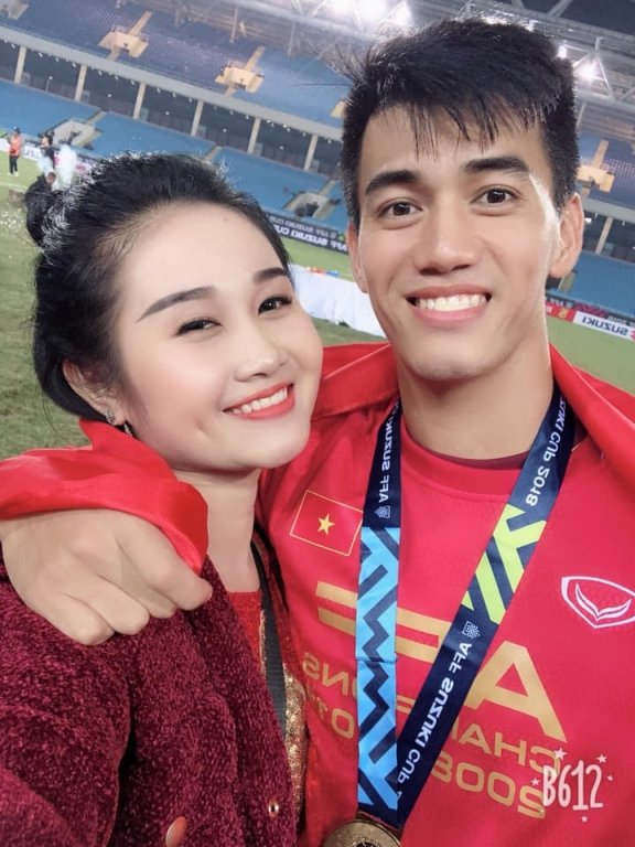 dan-ban-gai-tuyen-viet-nam-chia-vui-cung-ban-trai