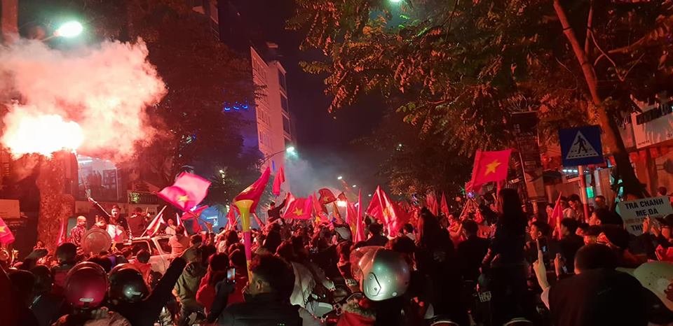 muon-mau-cam-xuc-di-bao-mung-viet-nam-vo-dich-aff-cup-2018-cua-nguoi-ham-mo