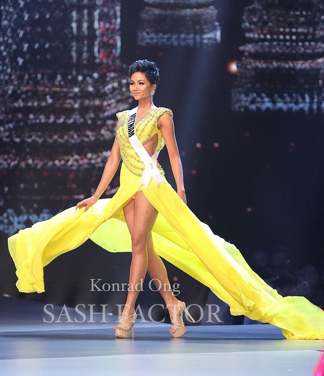 hhen-nie-thi-miss-universe-tu-chuyen-bi-hoa-hau-my-che-tieng-anh-kem-den-khoanh-khac-lich-su