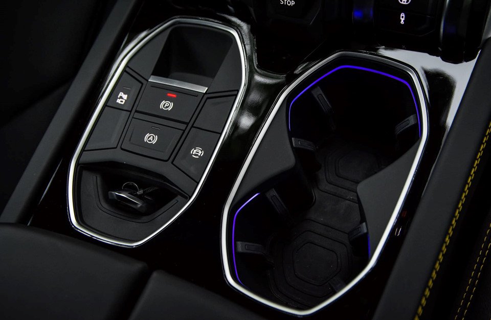 lamborghini-urus-thu-3-tai-viet-nam-rao-gia-hon-22-ty-dong