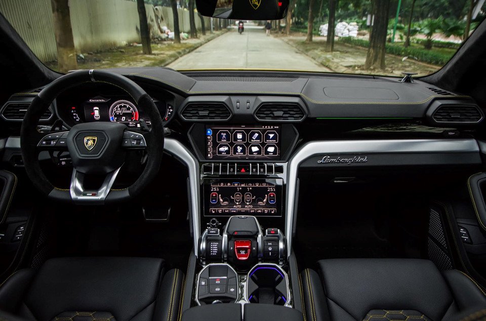 lamborghini-urus-thu-3-tai-viet-nam-rao-gia-hon-22-ty-dong