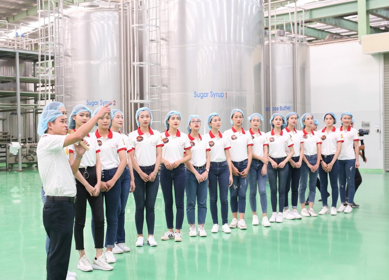 ve-dep-cua-nu-sinh-dai-hoc-hue-dang-quang-hoa-khoi-sinh-vien-viet-nam-2018