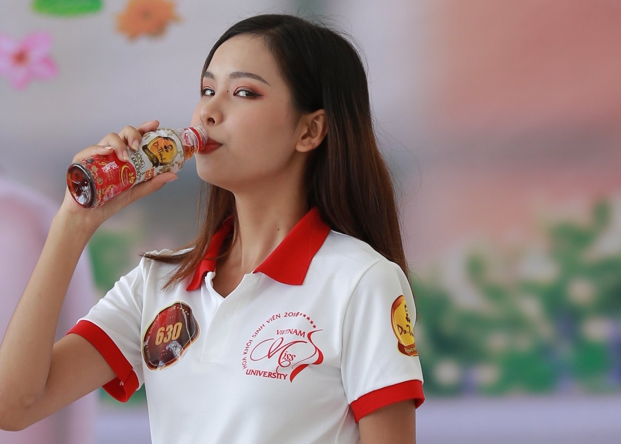 ve-dep-cua-nu-sinh-dai-hoc-hue-dang-quang-hoa-khoi-sinh-vien-viet-nam-2018