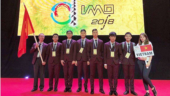 nganh-giao-duc-2018-nhung-hinh-anh-xuc-dong-sau-mua-lu