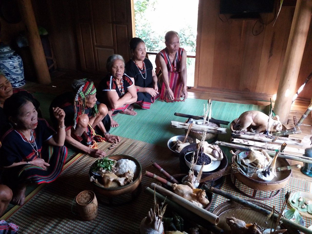 nguoi-dan-pa-co-sum-vay-trong-le-hoi-aza-truyen-thong
