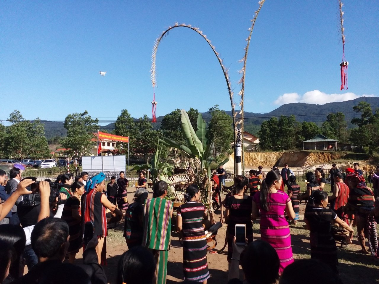 nguoi-dan-pa-co-sum-vay-trong-le-hoi-aza-truyen-thong