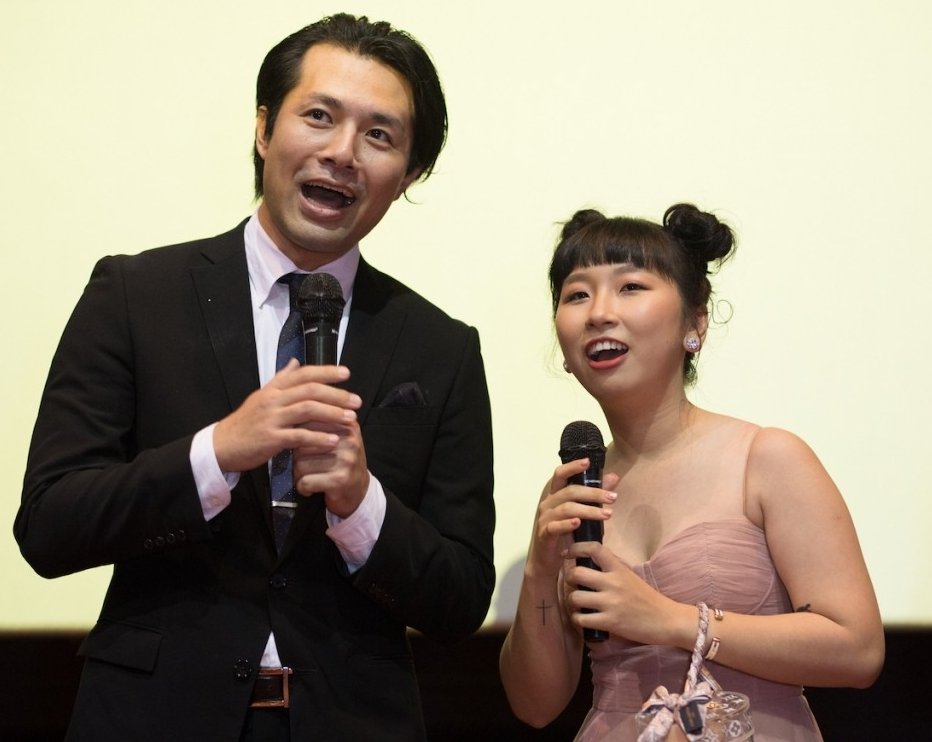 sao-viet-hao-hung-xem-phim-hon-papa-da-con-gai-cua-thai-hoa-va-kaity-nguyen