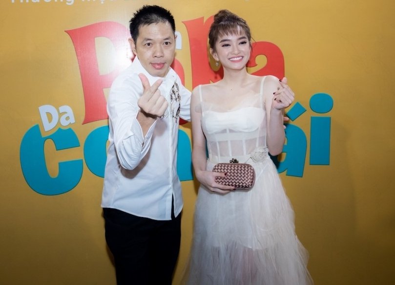 sao-viet-hao-hung-xem-phim-hon-papa-da-con-gai-cua-thai-hoa-va-kaity-nguyen