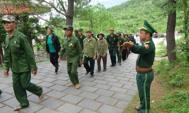 Người lính quân hàm xanh canh gác mộ Đại tướng Võ Nguyên Giáp - Ảnh 2.