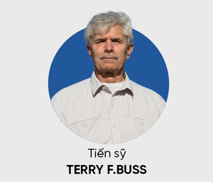 GS Terry F. Buss: Học tiếng Anh ở Việt Nam, Tây ba-lô và những kẻ lừa đảo - Ảnh 2.