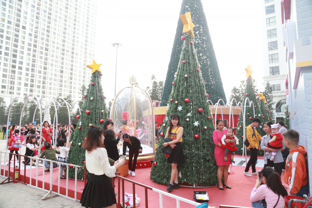 ha-noi-lung-linh-trong-dem-cuoi-tuan-truoc-noel