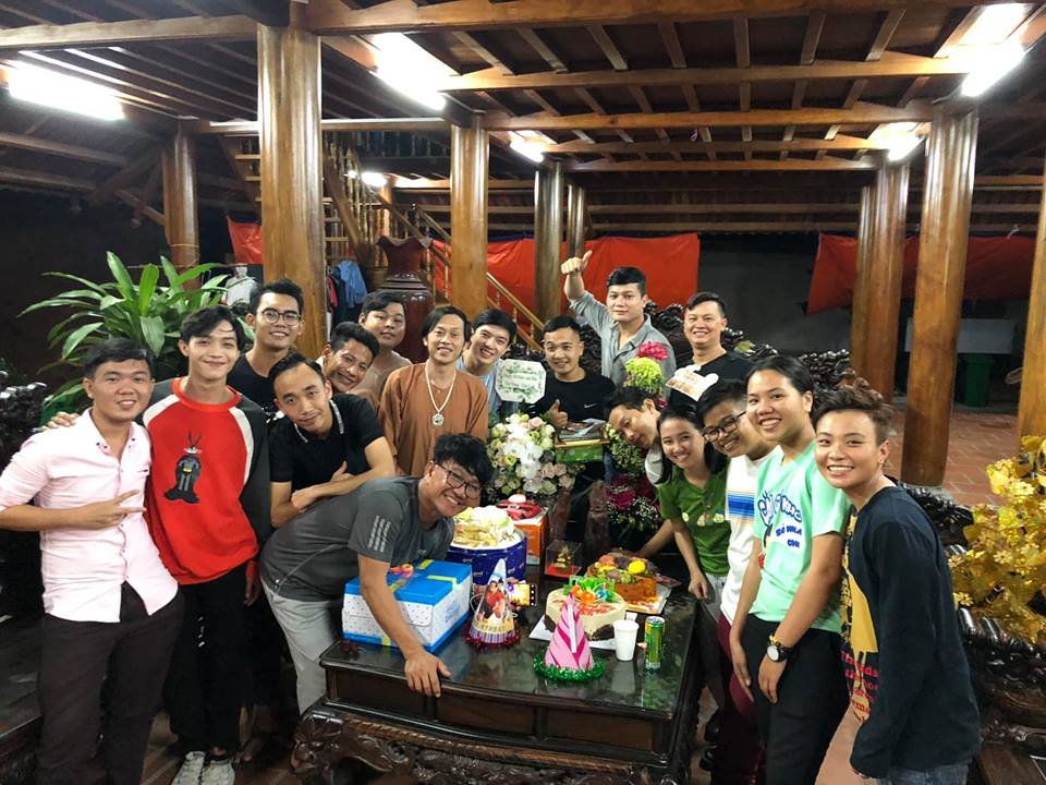 hoai-linh-don-tuoi-49-gian-di-o-nha-tho-to