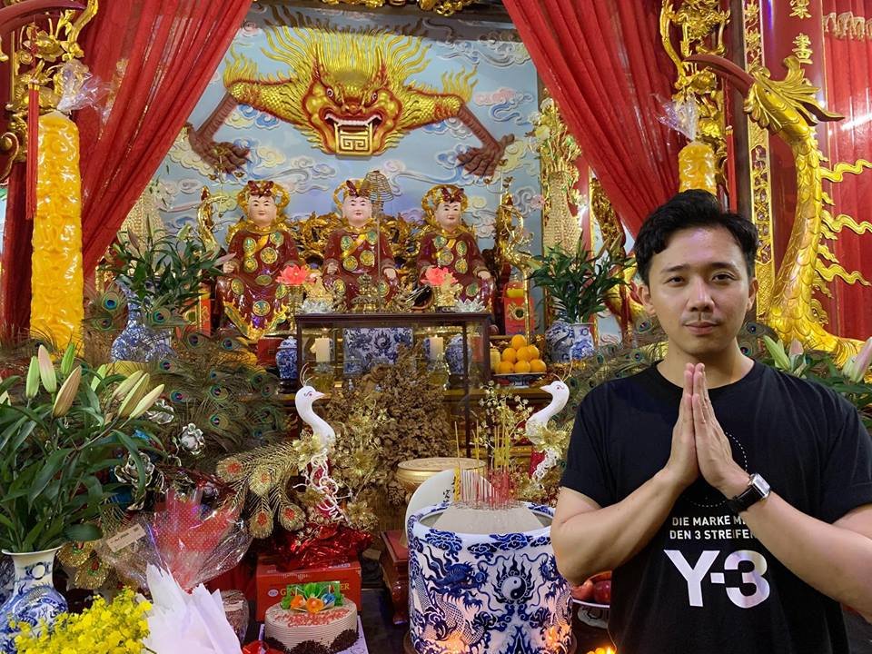 hoai-linh-don-tuoi-49-gian-di-o-nha-tho-to