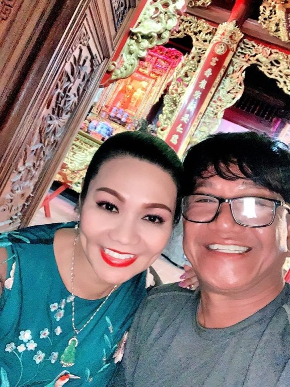 hoai-linh-don-tuoi-49-gian-di-o-nha-tho-to