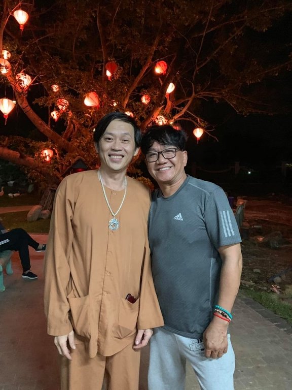 hoai-linh-don-tuoi-49-gian-di-o-nha-tho-to