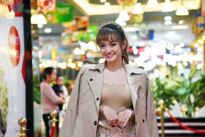 hotgirl-em-chua-18-khong-quan-tam-cat-xe-1-hay-2-ty