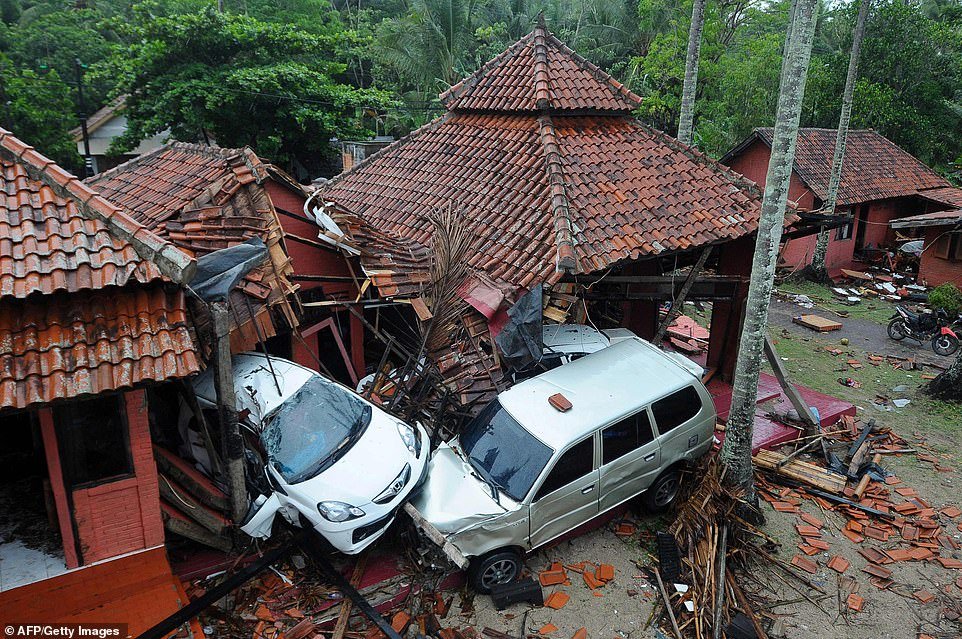 indonesia-thu-don-thi-the-tan-tich-sau-tham-hoa-song-than