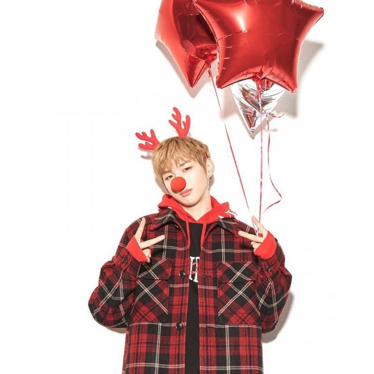 kangdaniel-lap-15456248905041830397480
