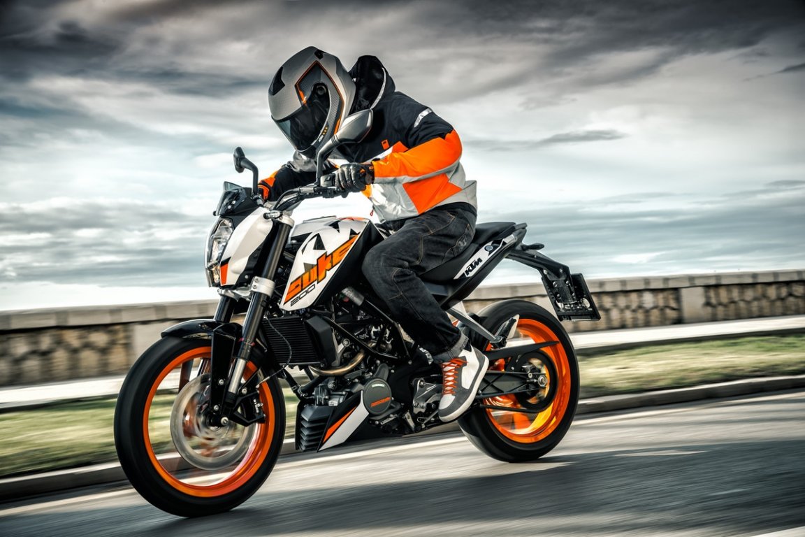 ktm-duke-200-2018-gia-dac-biet-799-trieu-dong