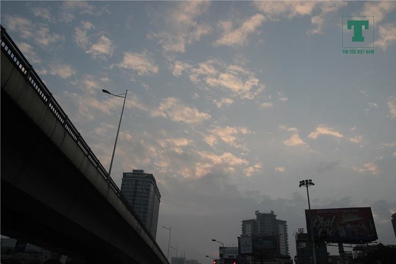 mot-ha-noi-binh-yen-trong-ngay-nang-cuoi-mua