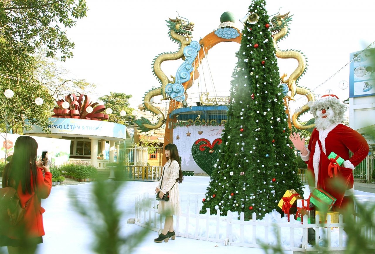 nhung-dia-diem-vui-choi-cuc-hap-dan-trong-dem-giang-sinh-tai-ha-noi