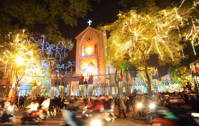 nhung-dia-diem-vui-choi-cuc-hap-dan-trong-dem-giang-sinh-tai-ha-noi