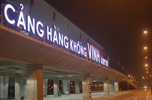 su-co-hang-khong-nong-nhat-nam-2018-may-bay-vietjet-mat-2-banh-o-buon-ma-thuot-dung-dau