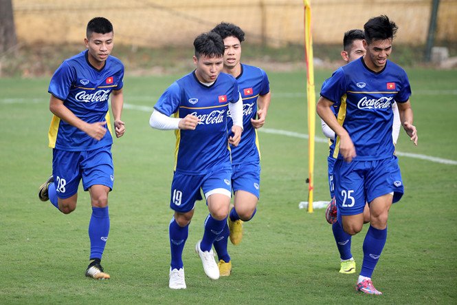 ban-gai-huy-hung-dinh-thanh-binh-gui-loi-chuc-toi-ban-trai-truoc-gio-cung-dt-viet-nam-sang-qatar-tap-huan
