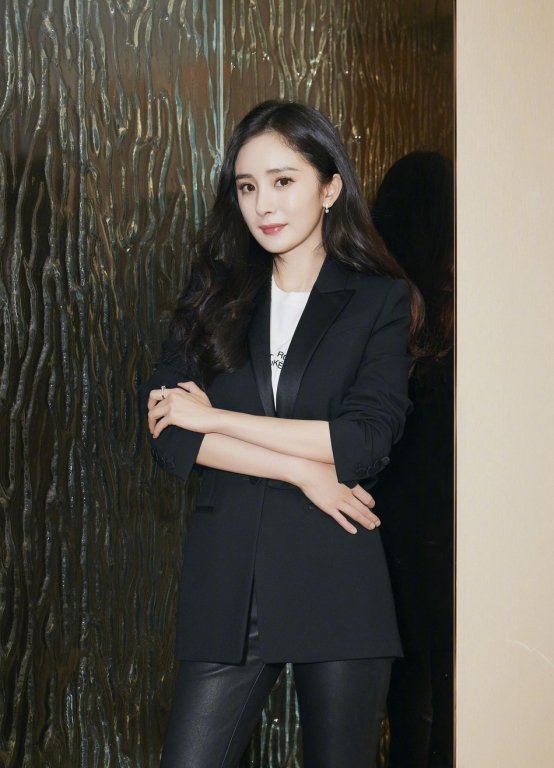 nguoi-ham-mo-tho-phao-vi-duong-mich-xuat-hien-rang-ro-sau-khi-ly-hon-luu-khai-uy