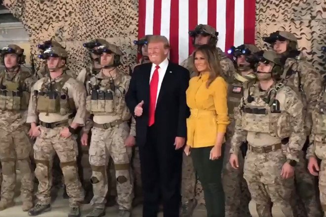 Chính trường Iraq nổi sóng vì TT Trump bất ngờ thăm quân tại đây hình ảnh 1 Chinh truong Iraq noi song vi TT Trump bat ngo tham quan tai day hinh anh 1