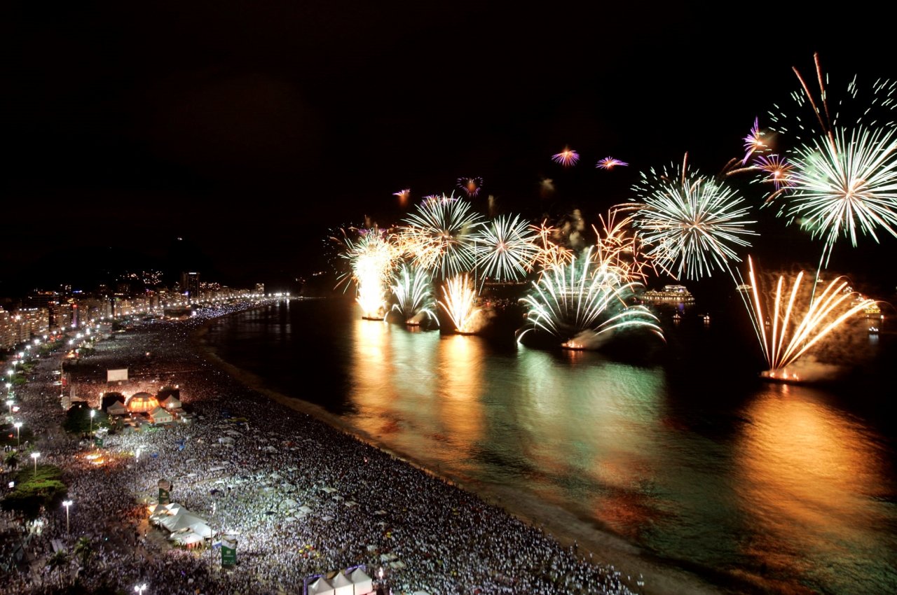 10-noi-ban-phao-hoa-don-nam-moi-hoanh-trang-nhat-the-gioi