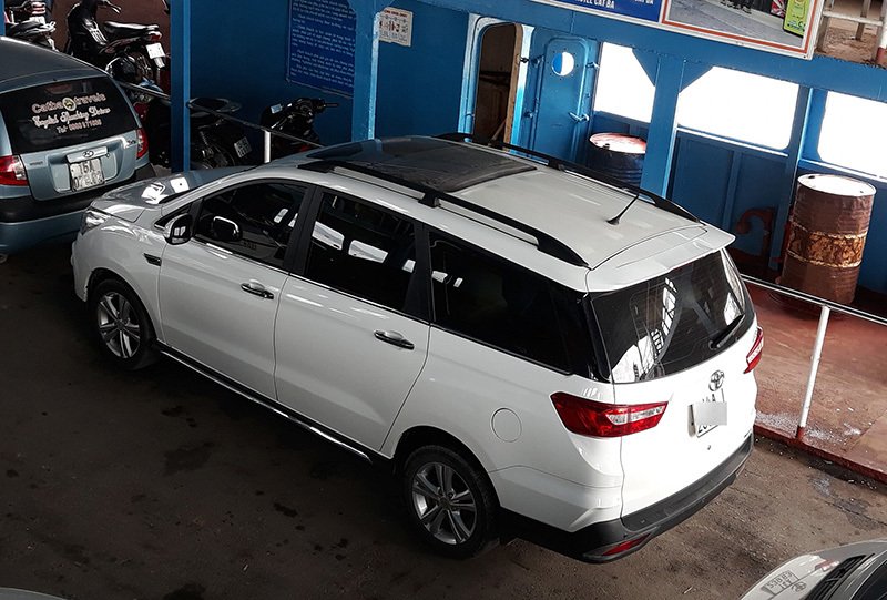 Bi hài chuyện xế hộp Tàu gắn mác xe sang