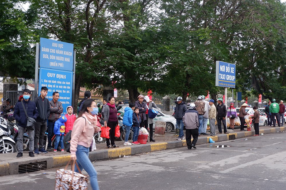 ha-noi-nguoi-dan-do-xo-ve-que-trong-ngay-dau-nghi-tet-duong-lich-2019