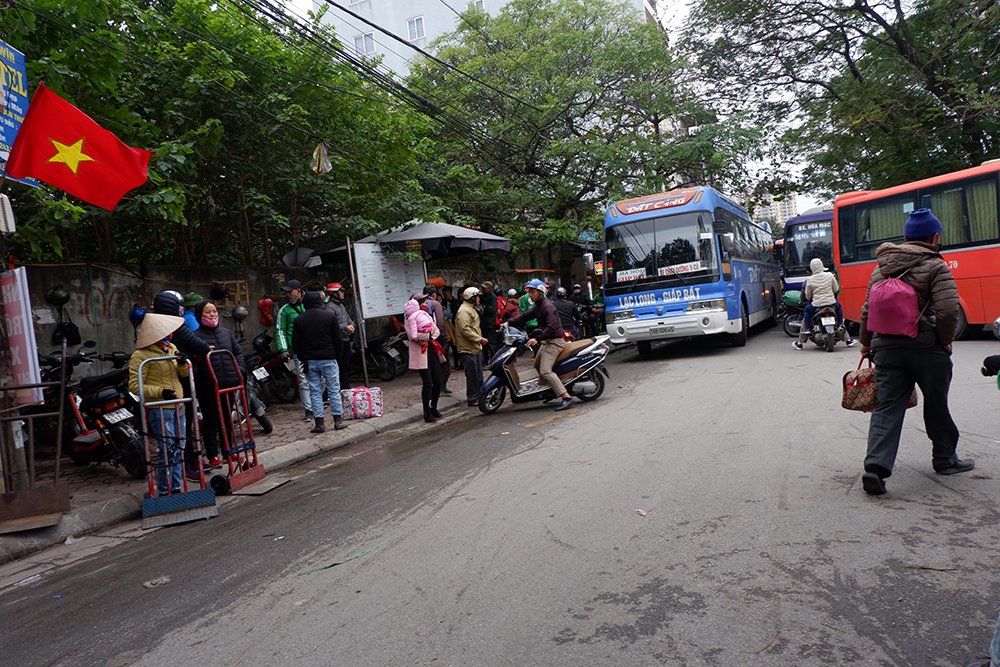 ha-noi-nguoi-dan-do-xo-ve-que-trong-ngay-dau-nghi-tet-duong-lich-2019