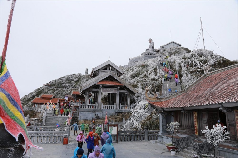 nghi-tet-duong-lich-du-khach-nuom-nuop-len-sa-pa-cho-mua-tuyet