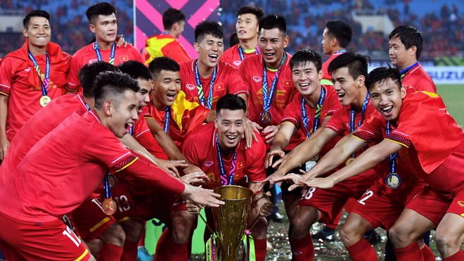 10-su-kien-noi-bat-2018-lo-ruc-hong-tong-bi-thu-duoc-bau-chu-tich-nuoc-dung-dau