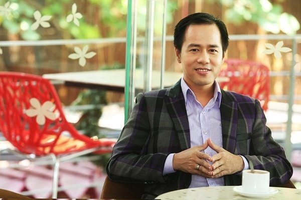 dai-hoc-su-pham-tp-hcm-len-tieng-vu-nu-sinh-mac-ao-dai-phan-cam
