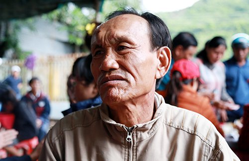 nguoi-dan-ong-bat-luc-tim-vo-con-va-chau-ngoai-trong-nha-sap