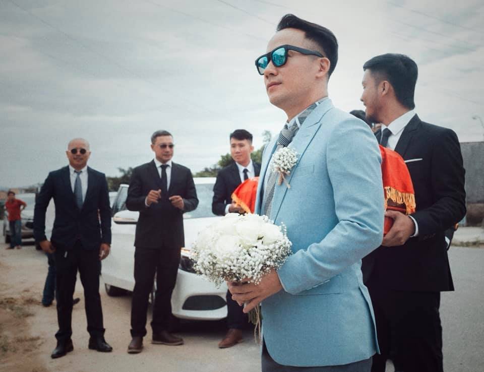 phuong-thanh-tien-dat-cuoi-vo-mung-muon-xiu-chi-so-no-di-tu