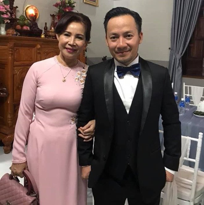 phuong-thanh-tien-dat-cuoi-vo-mung-muon-xiu-chi-so-no-di-tu