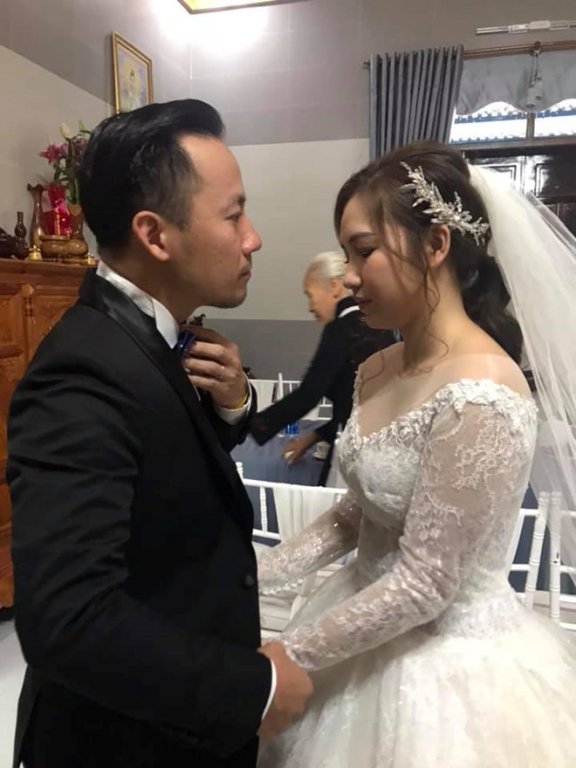 phuong-thanh-tien-dat-cuoi-vo-mung-muon-xiu-chi-so-no-di-tu