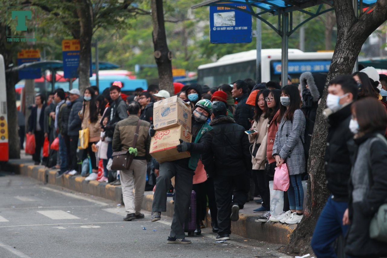 anh-cuoc-tro-ve-thu-do-day-khac-nghiet-cua-hang-van-nguoi-sau-ky-nghi-le