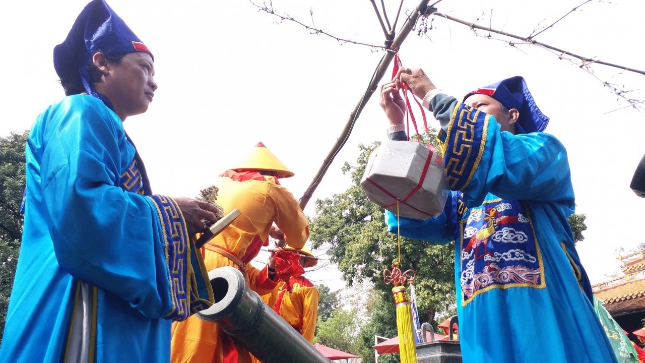 hon-35-trieu-luot-khach-tham-quan-khu-di-san-hue