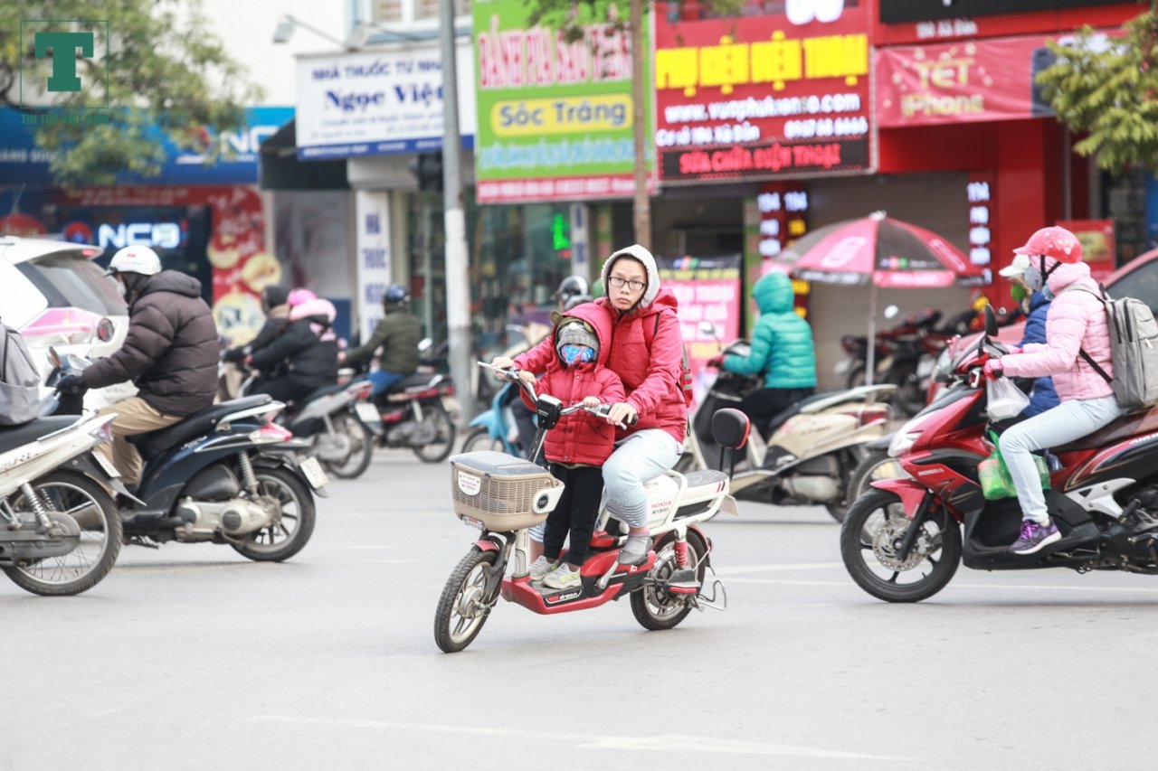 dau-nam-2019-tre-em-ngu-gat-an-voi-vang-tren-duong-di-hoc