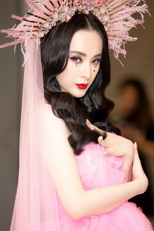 cac-quy-co-tuoi-hoi-quyen-ru-thanh-cong-trong-showbiz-viet